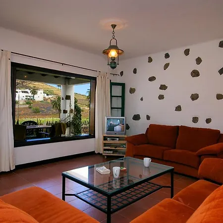 Villa Finca La Crucita Lanzarote By Pvl *